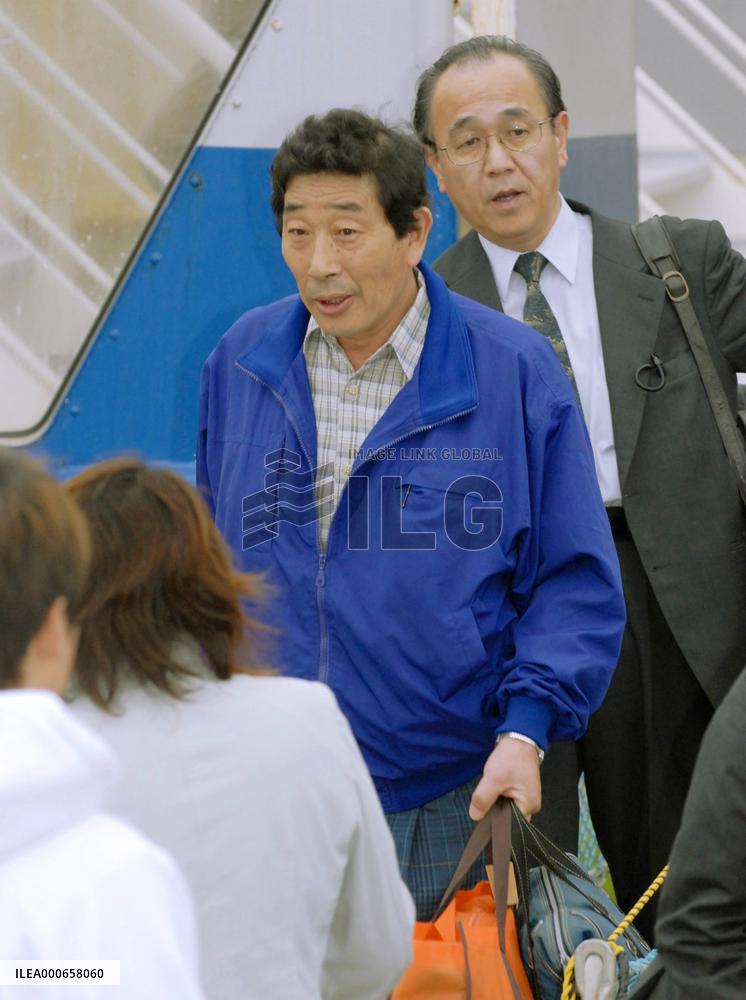 Fishing boat skipper returns home from Kunashiri
