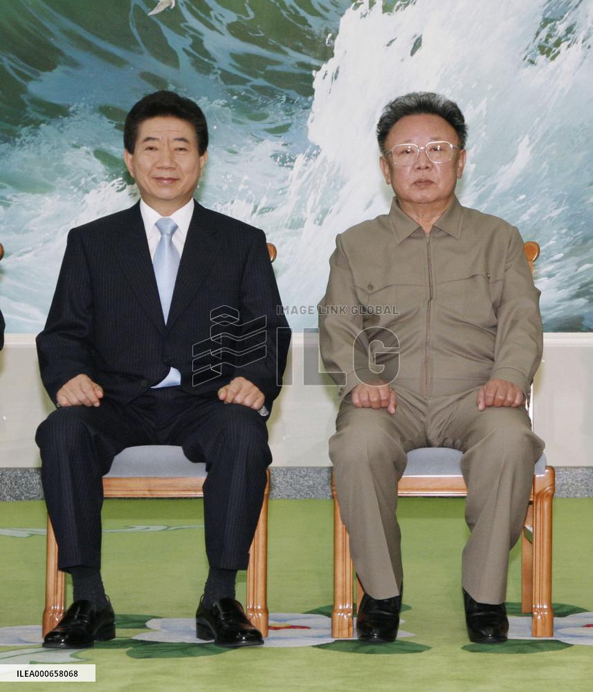 S. Korea's Roh, N. Korea's Kim begin summit talks in Pyongyang