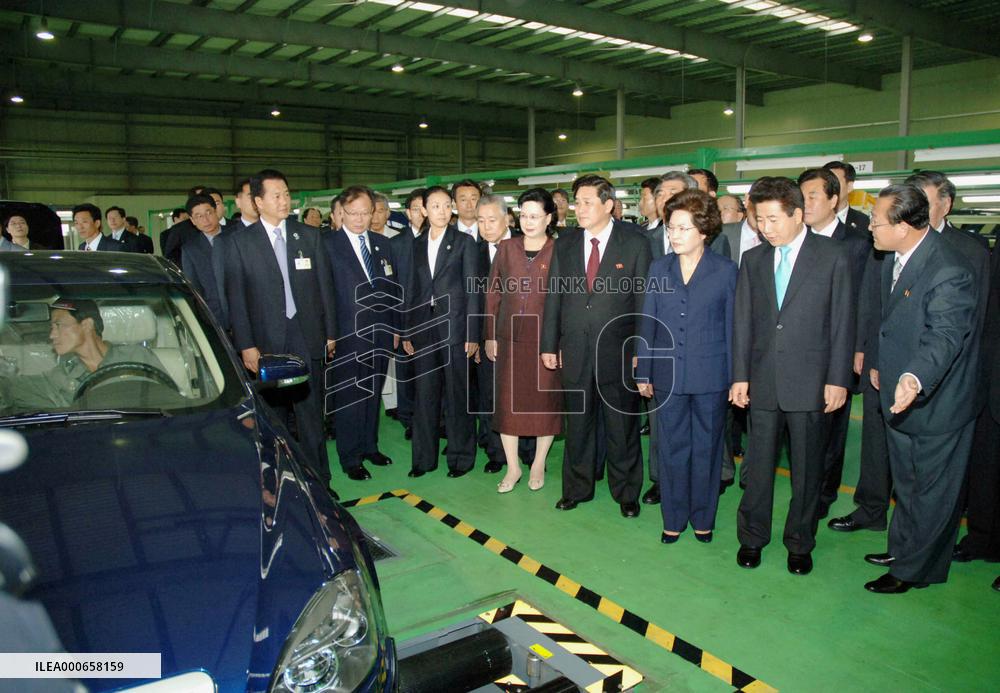 S. Korea's Roh visits automobile factory in Nampho