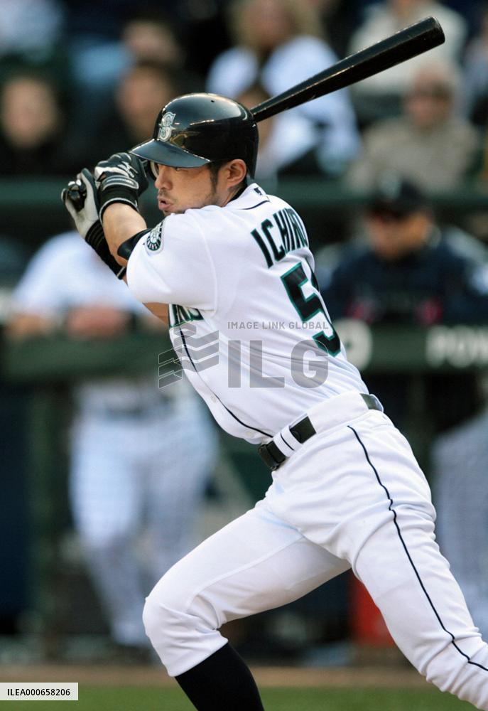 Mariners' Ichiro 1-for-3 against Rangers in season's last game