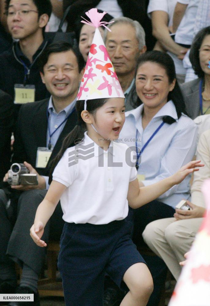 Princess Aiko joins in Sports Day events at Gakushuin Kindergart