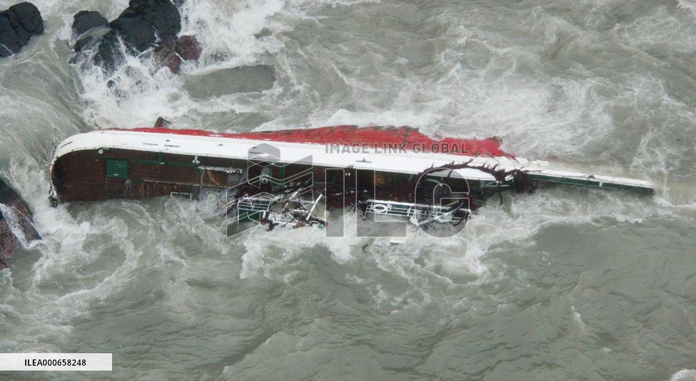 Crew still missing after fishing ship capsizes off Miyagi Pref.