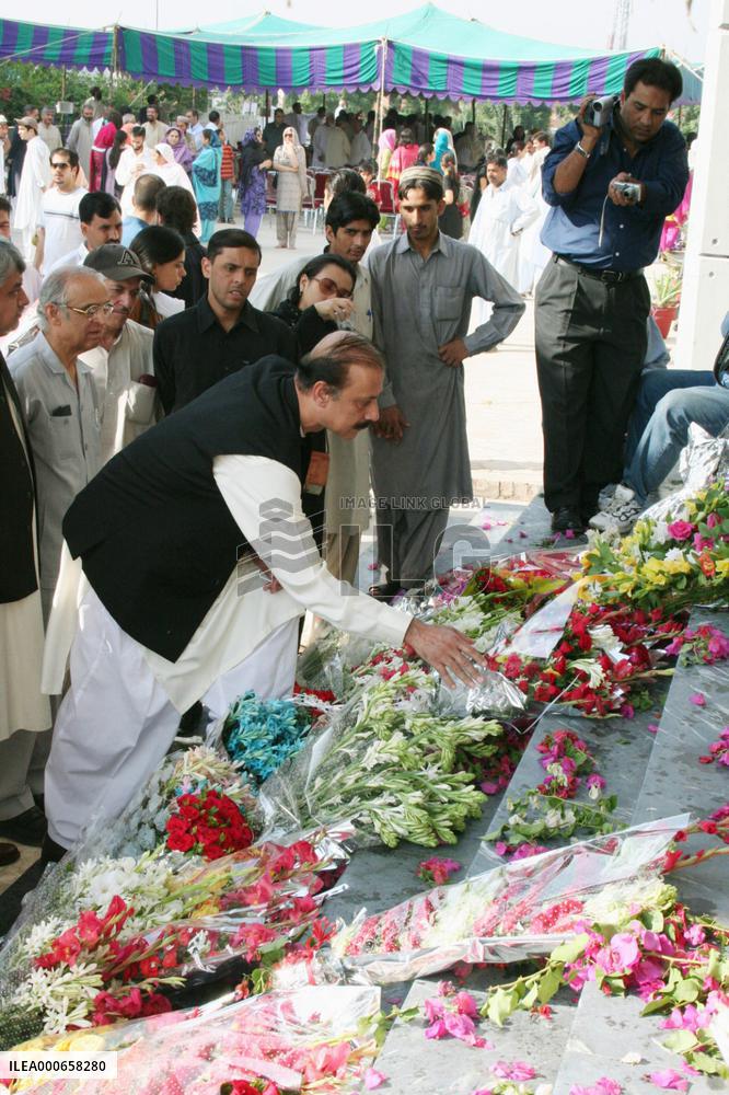 Pakistanis hold memorial services for victims of Oct. 8, 2005 qu