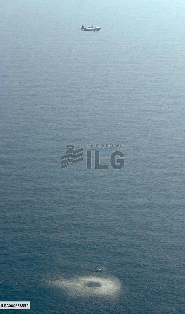 (2) Japan protests to China over submarine intrusion, demands ap