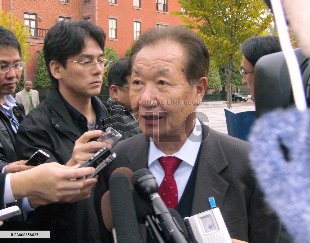 Kin deliver letter to U.S. president on N. Korean abductions