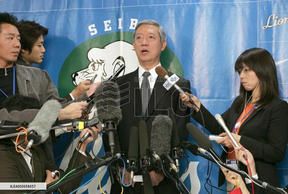 (CORRECTED) Red Sox win rights to Matsuzaka for $51 mil.