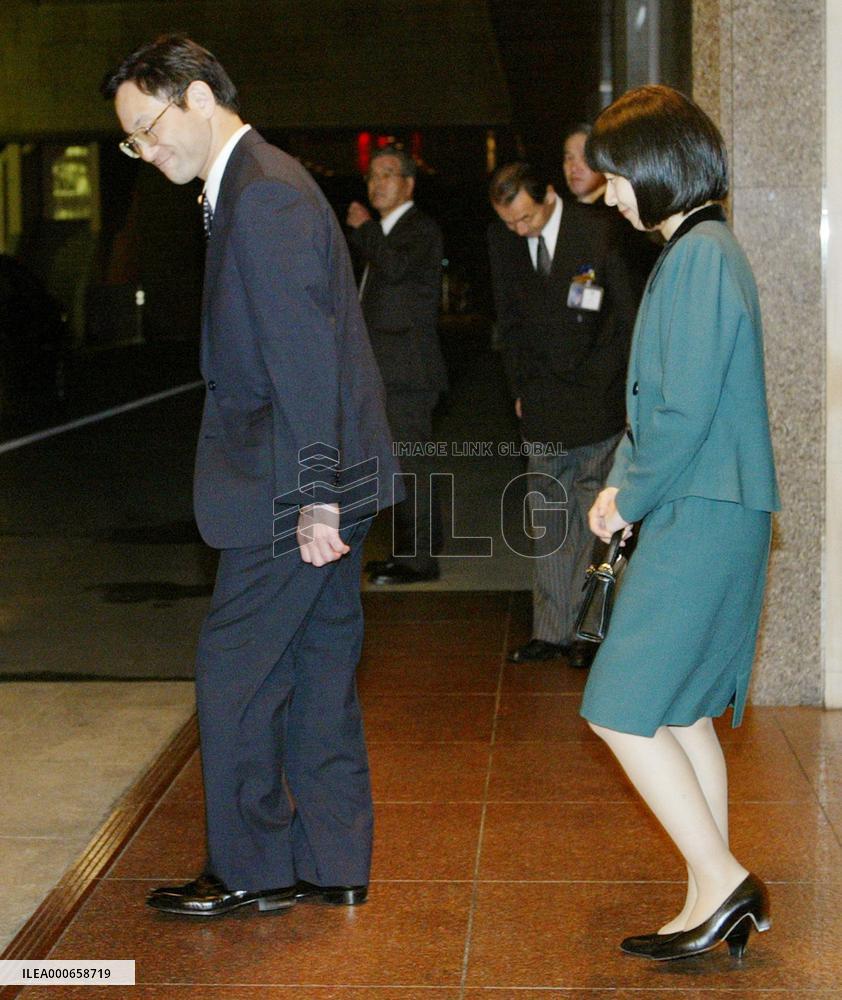 Princess Sayako marries commoner, leaves royal family