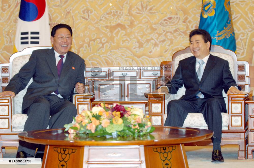 S. Korean president meets N. Korean premier