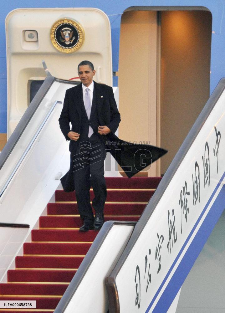 U.S. President Obama moves on to Beijing from Shanghai