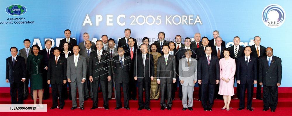 APEC ministers seek WTO concessions, adopt bird flu measures