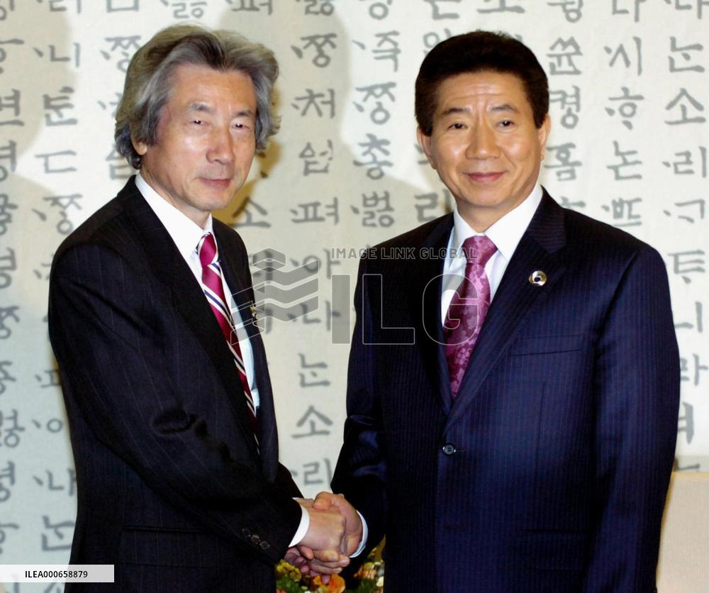 Koizumi, Roh agree on importance of resolving N. Korea nuke issu