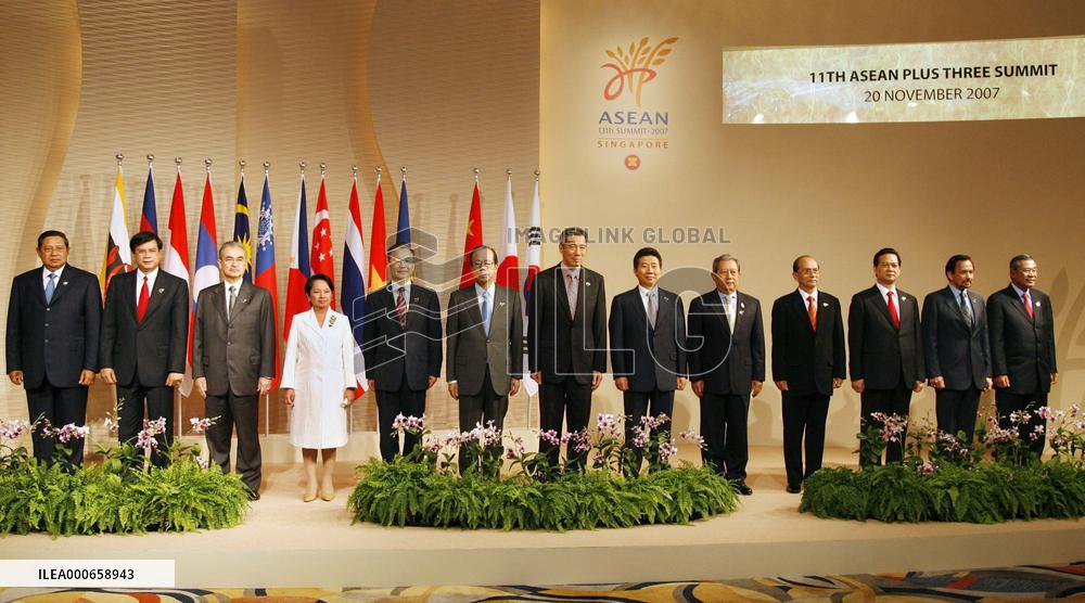 Leaders of ASEAN, Japan, China, S. Korea meet in Singapore