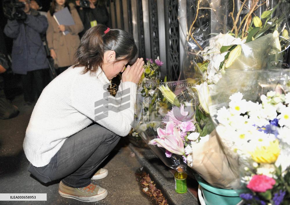 Woman prays at home of ex-vice minister