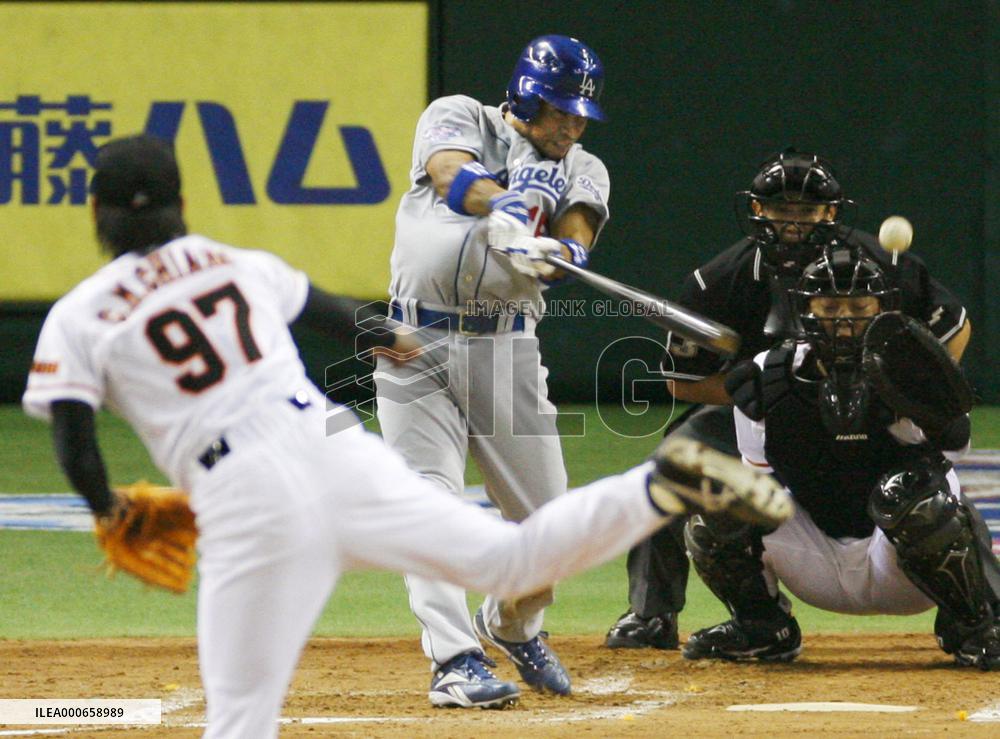 MLB players on Japan tour