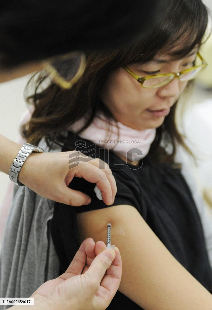 Full-scale new-flu vaccination of pregnant women begins
