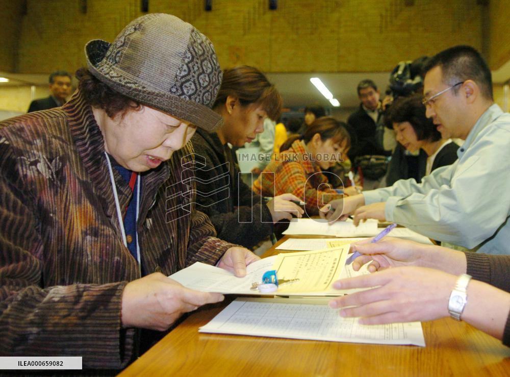 (1)Nagaoka, Oguni residents move into temporary housing