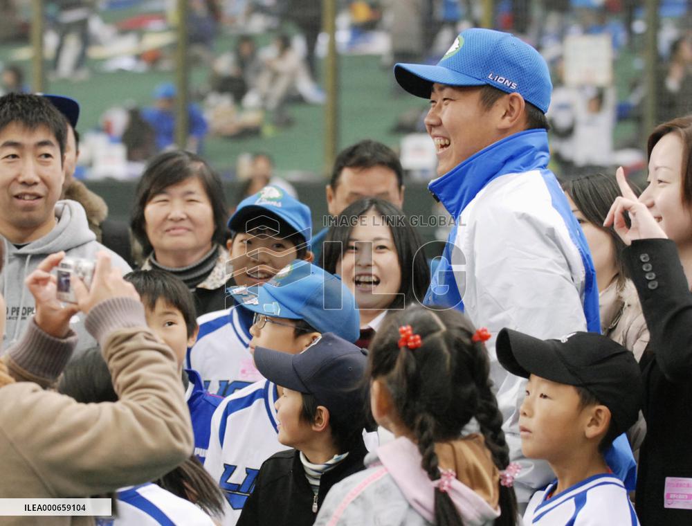 Matsuzaka bids farewell to Seibu fans