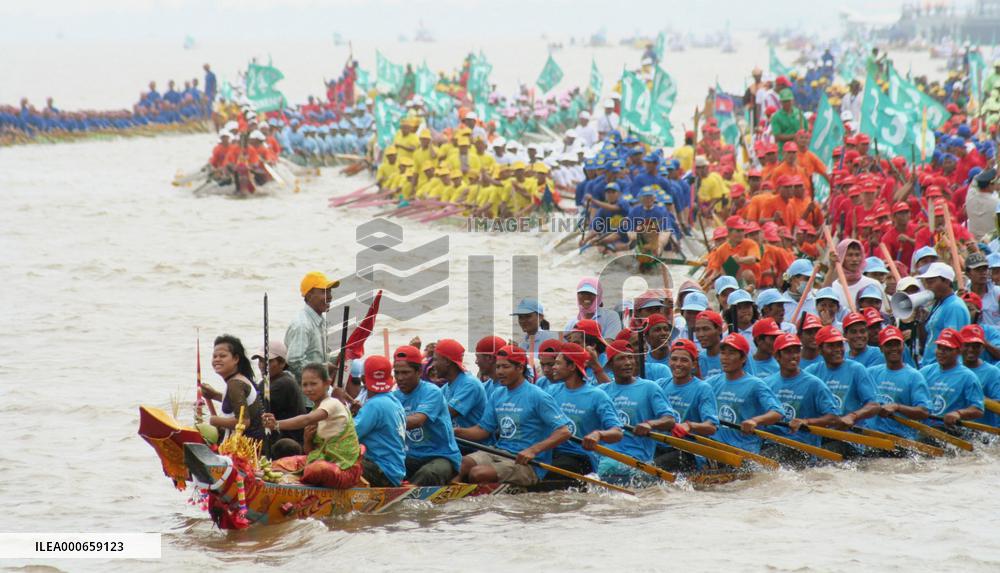 5 Singaporeans missing at Cambodia boat race