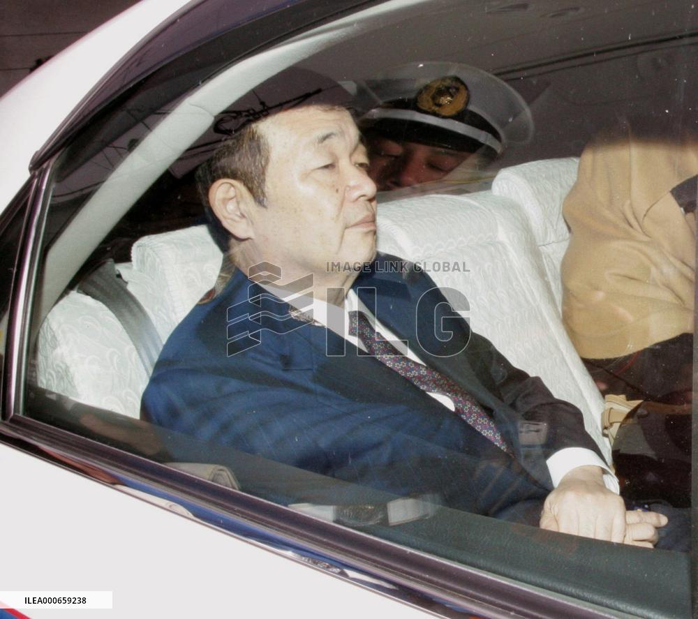 Prosecutors begin questioning Moriya over bribe-taking