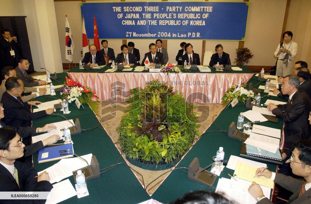 Japan, China, S. Korea aim at early 6-way talks on N. Korea