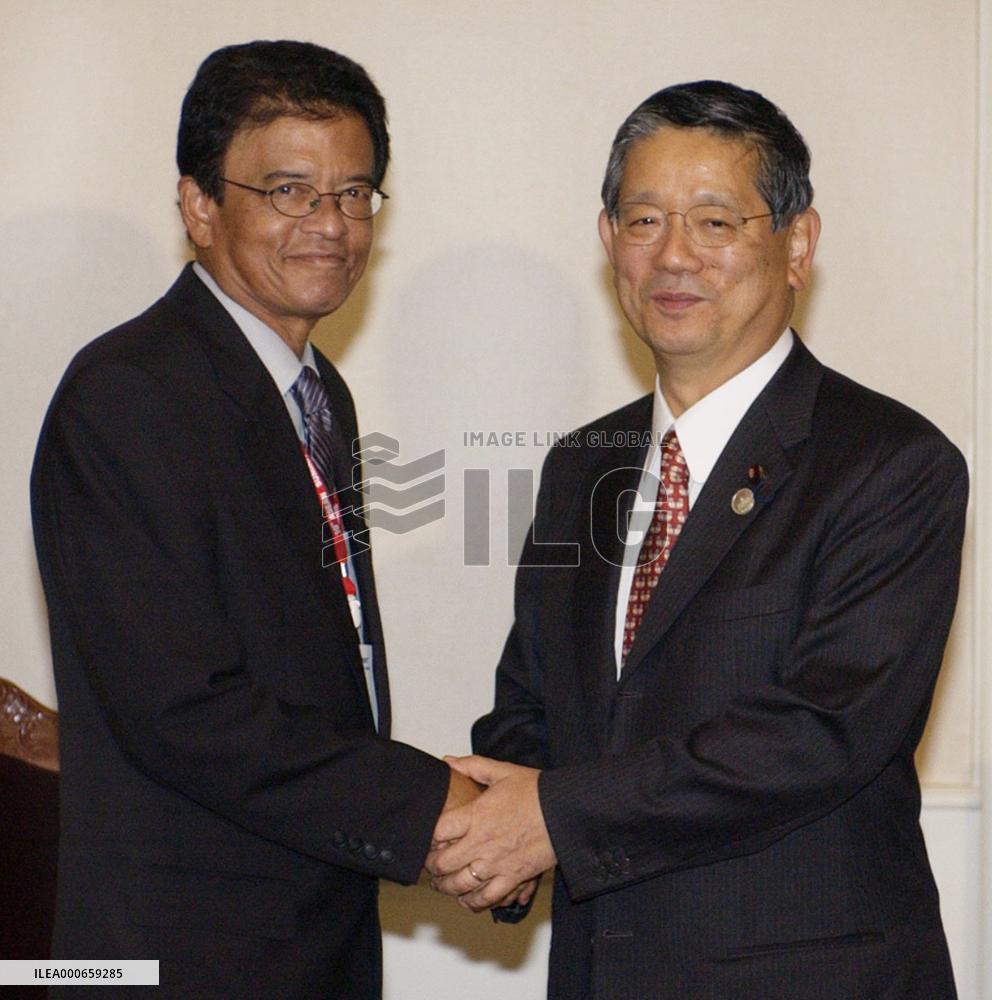 Machimuta talks with U.N. envoy on Myanmar