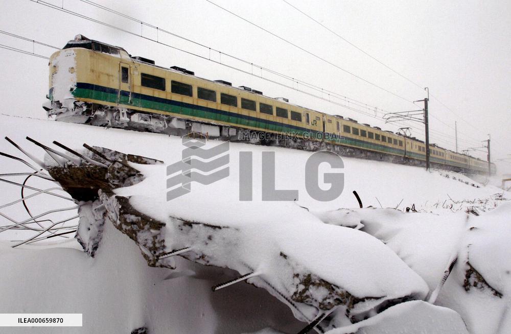 JR East resumes operations between Tsuruoka, Sakata stations