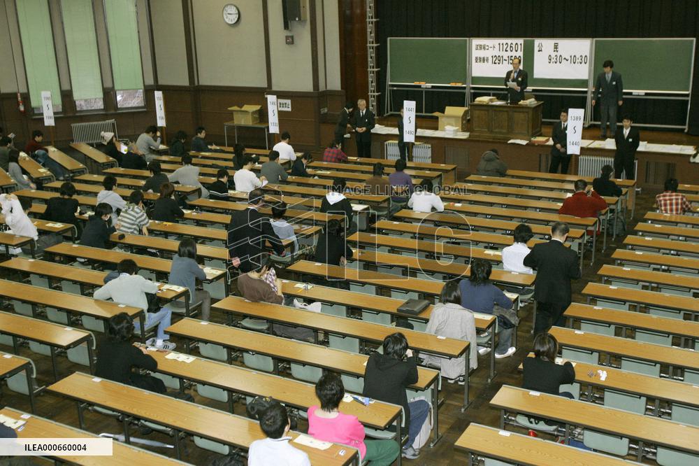Unified university entrance exams begin across Japan