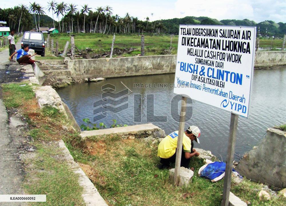 Locals want to name streets in Aceh after Bush, Clinton