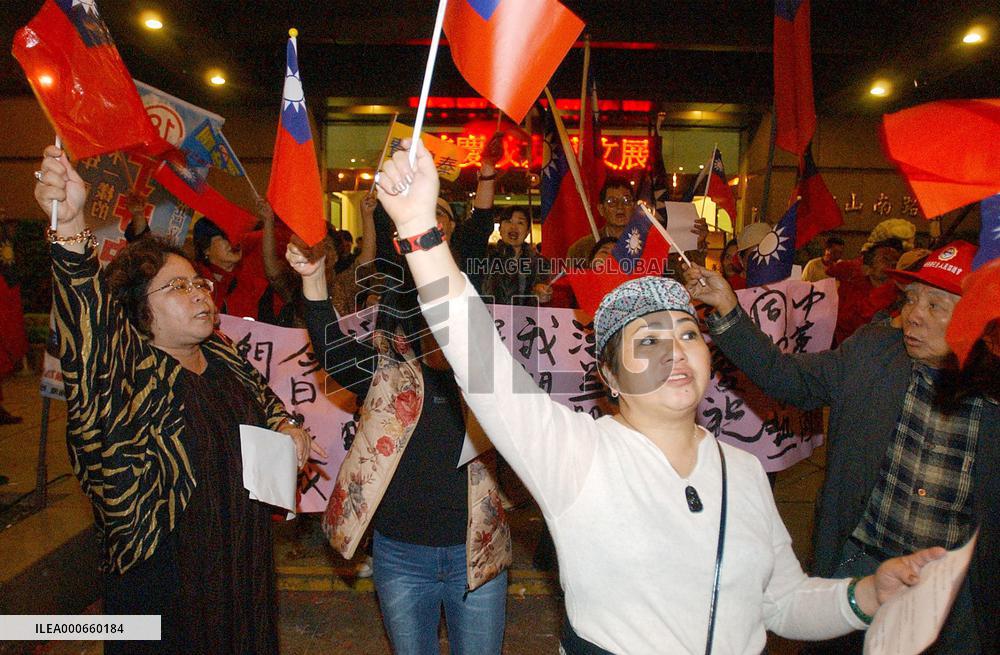 (2)Taiwan's opposition wins parliamentary majority