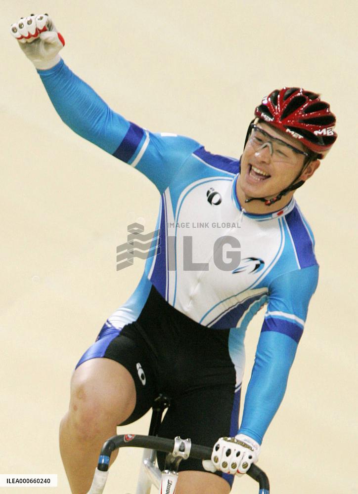 Kitatsuru snatches sprint gold in cycling