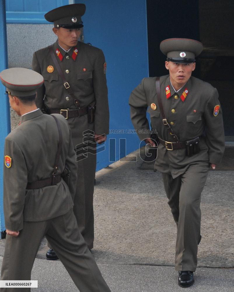 N. Korean soldiers at Panmunjeom