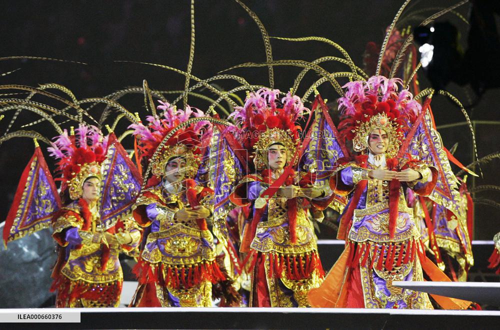 Qatar stages 'Arabian Nights' spectacle to end Asian Games