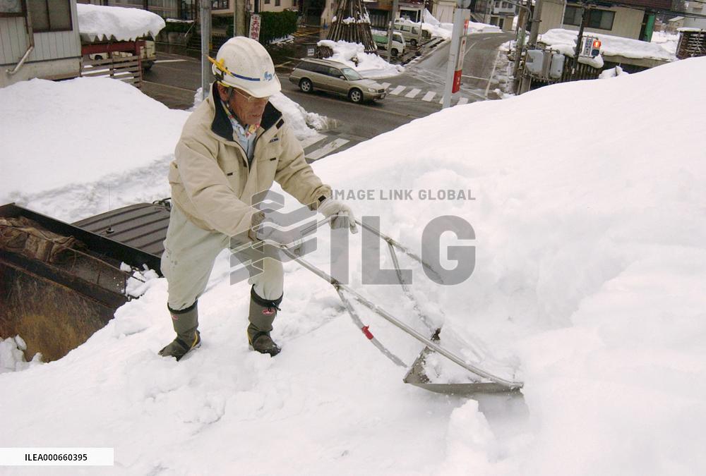 Heavy snow warning issued for Sea of Japan coast