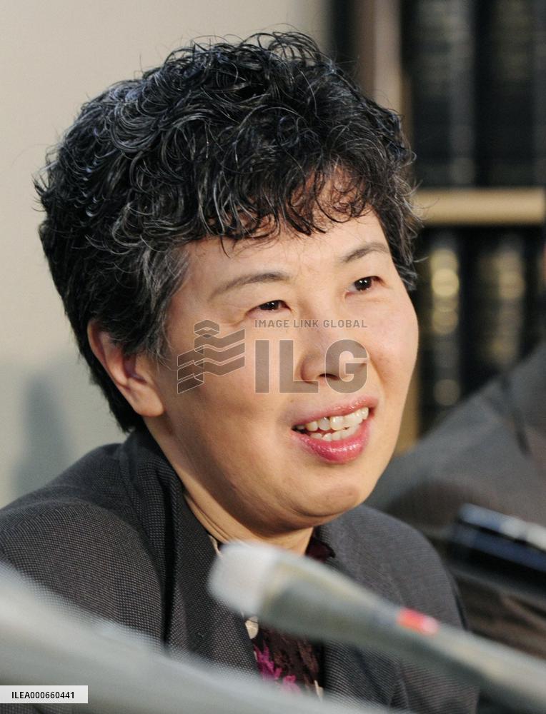 Subway worker's widow applies for gov't benefits for AUM victims