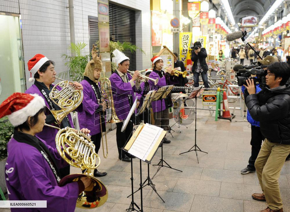 Osaka orchestra members perform on street to raise funds