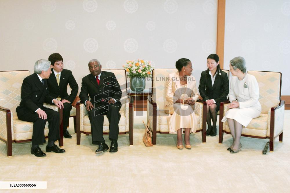 Mozambican president meets with emperor