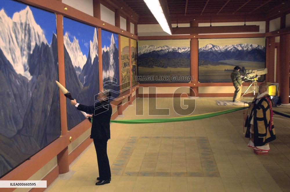 Painter Hirayama dies at 79