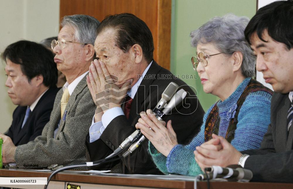 Japanese abductee kin urge gov't not to abandon abduction issue