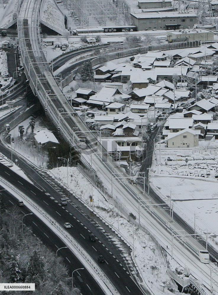 Snowstorm hits western, northern Japan