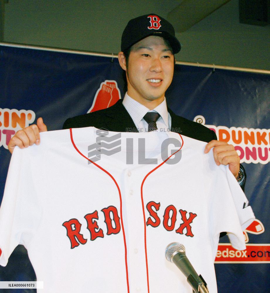 Japanese pitcher Tazawa signs 3-year majors deal with Red Sox