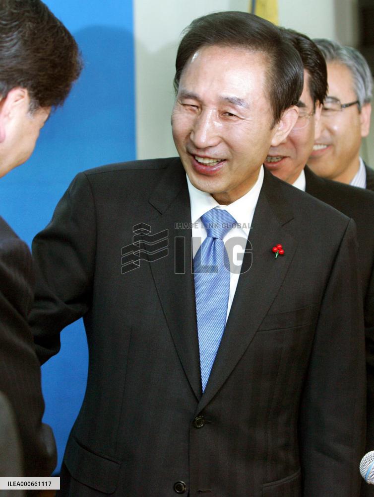 Lee Myung Bak cleared of involvement in financial scam