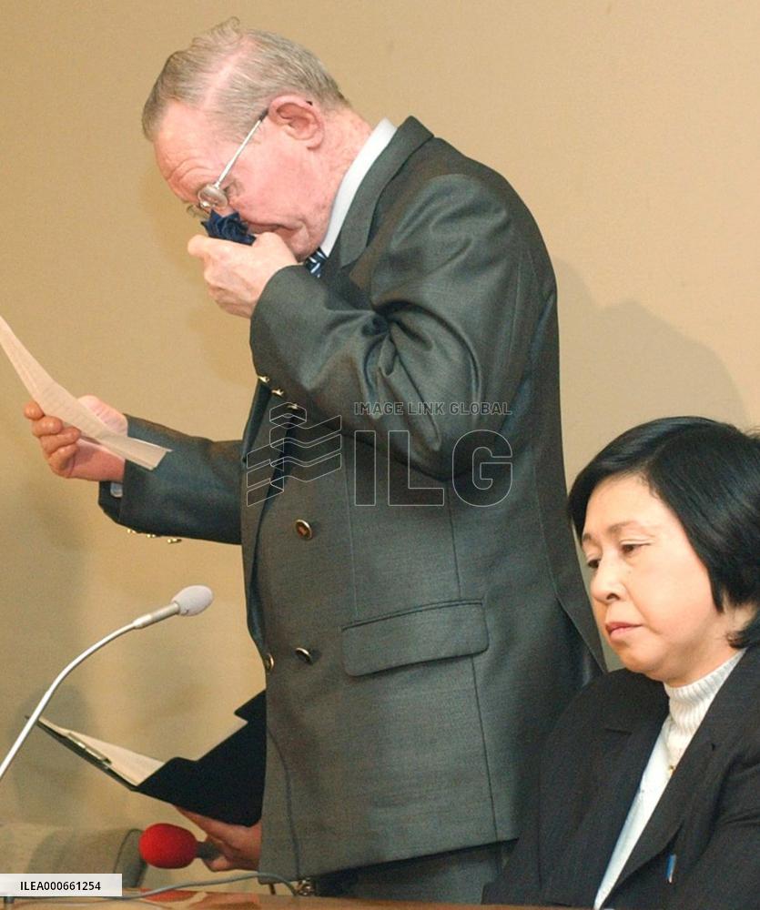 (4)Jenkins arrives in Niigata for new life with family
