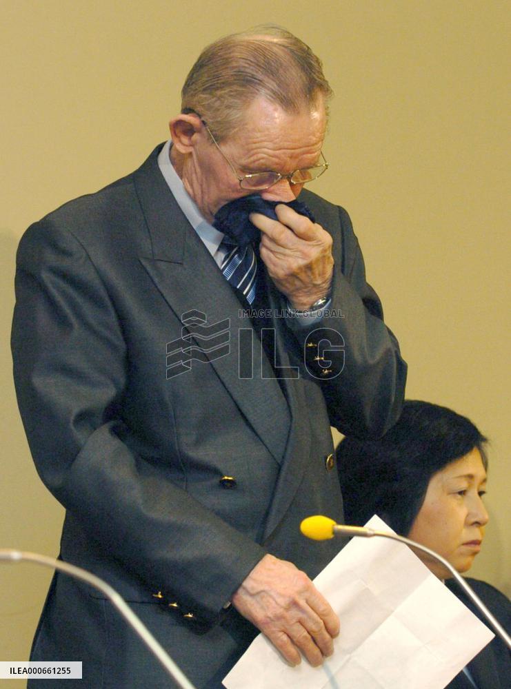 (5)Jenkins arrives in Niigata for new life with family