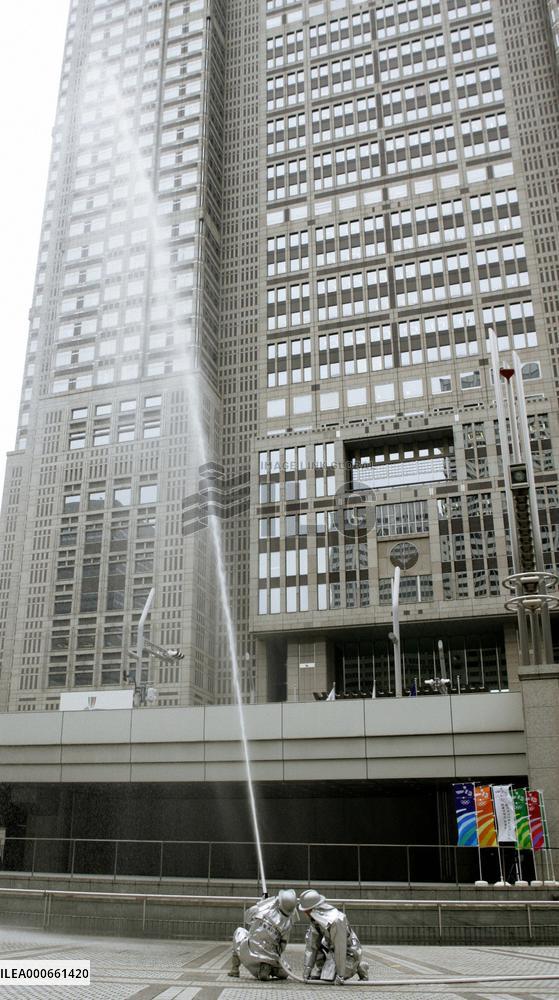 Major quake drill conducted at Tokyo city hall, 1st since 1992