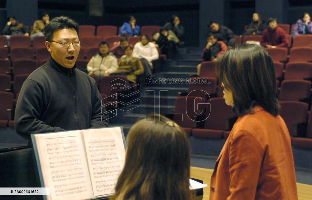 Maestro Ozawa recruits Chinese talent for training in Japan