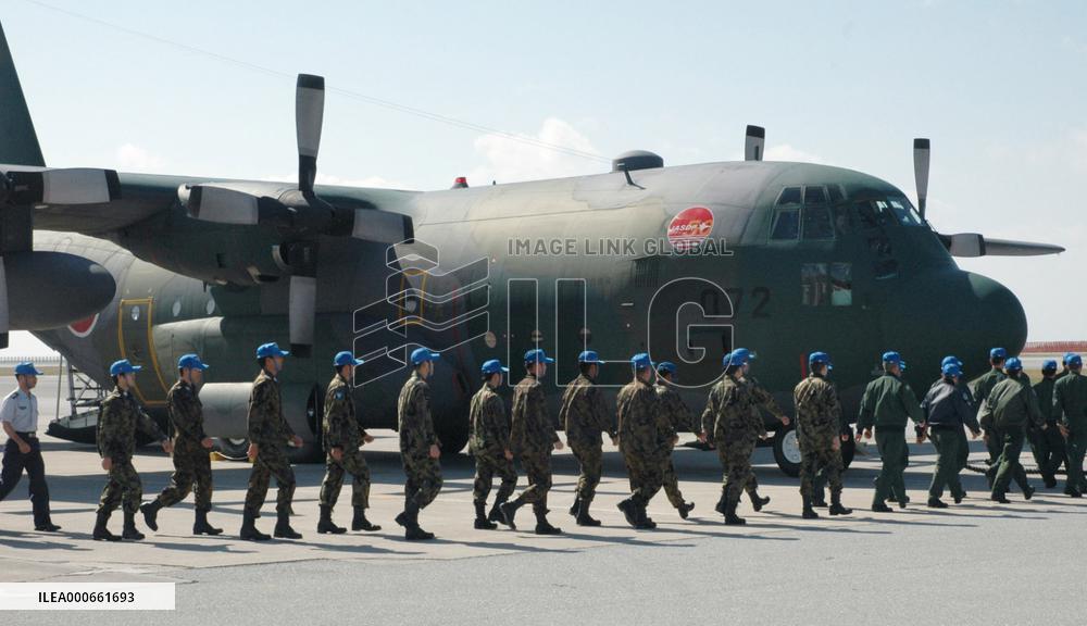 ASDF troops leave on quake relief mission
