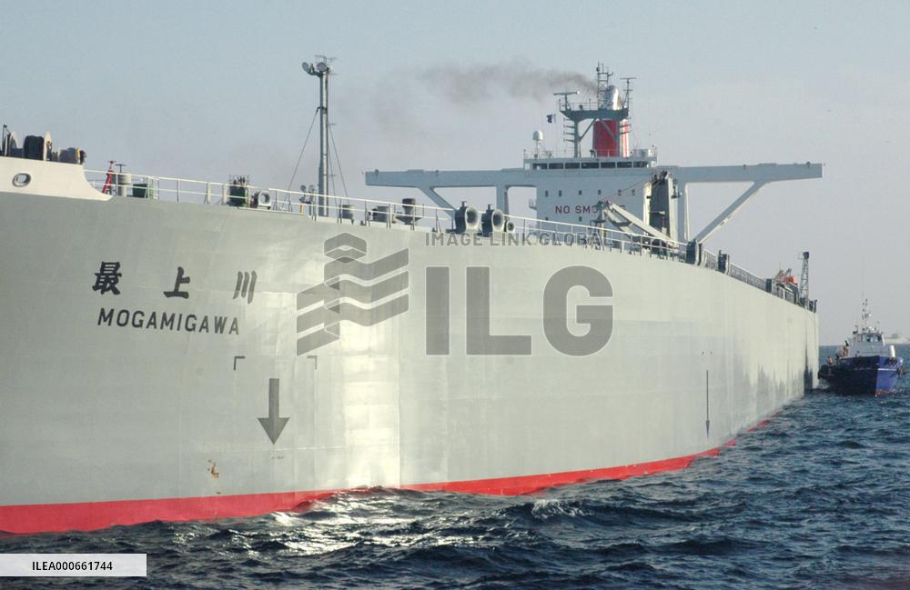 U.S. sub, Japanese tanker collide in Persian Gulf, nobody hurt