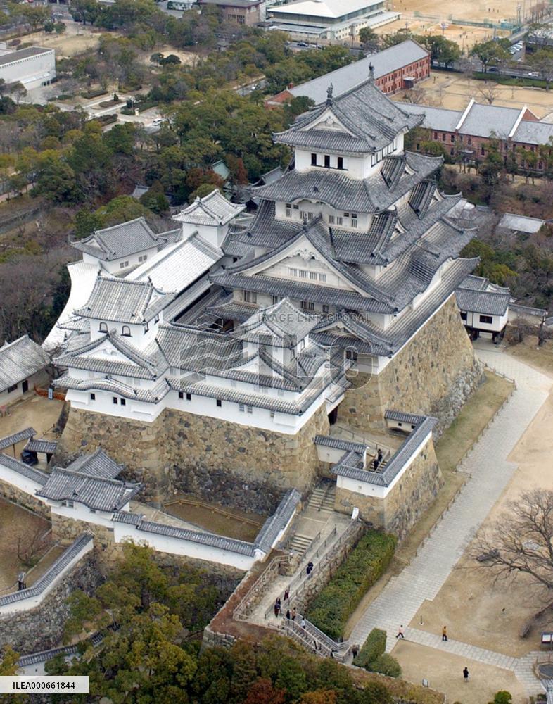 Himeji Castle building could crumble in fairly powerful quake