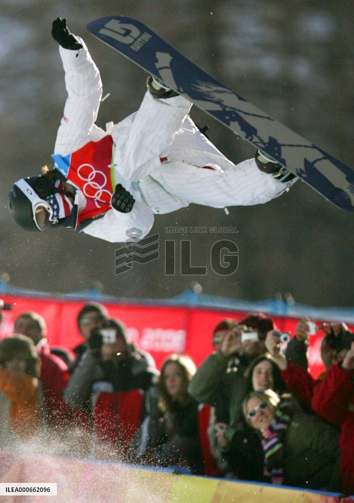 White of U.S. wins men's halfpipe snowboard