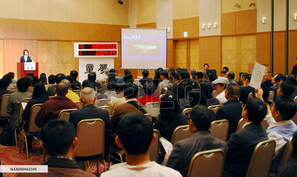 Number of Chinese bidders growing in antique auctions in Japan